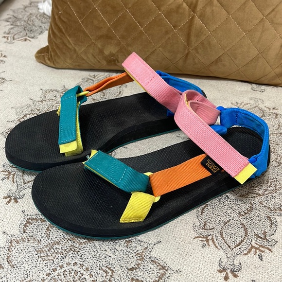 colorful TEVA sandals - Picture 1 of 3